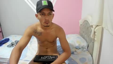 Snapshot of lenuam_and_tiffany chatting on 02.01.25 lenuam_and_tiffany online show from 02.01.25