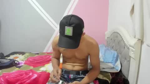 Snapshot of lenuam_and_tiffany chatting on 02.06.25 lenuam_and_tiffany online show from 02.06.25