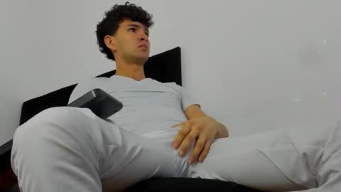 leo183877 online show from 02.25.26