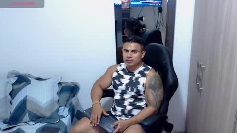 Snapshot of leo_muscleboy chatting on 11.19.25 Leo online show from 11.19.25