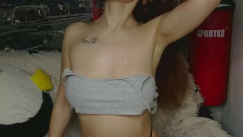 Snapshot of leoandluna chatting on 10.31.25 LeoandLuna online show from 10.31.25