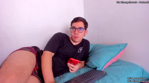 Snapshot of leoandviolet chatting on 01.20.25 Carlos Alissa. Help us to reach 100 likes online show from 01.20.25