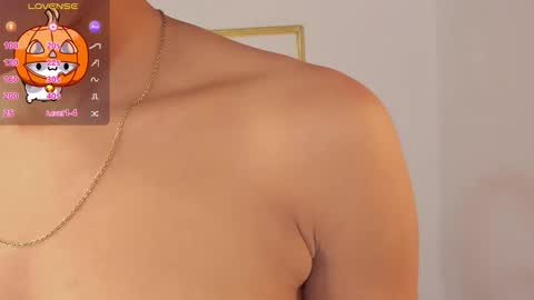 Snapshot of leodovina_16 chatting on 10.22.25 Leo online show from 10.22.25