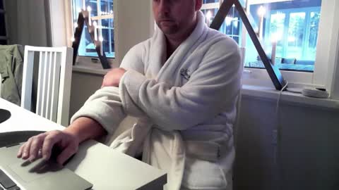 Snapshot of leofromsweden chatting on 12.16.25 Leofromsweden online show from 12.16.25