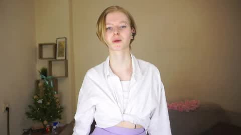 Hello Im Roxy Im just starting my journey here so lets get acquainted online show from 03.24.26