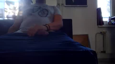 Snapshot of leolongbln chatting on 12.16.25 leolongbln online show from 12.16.25