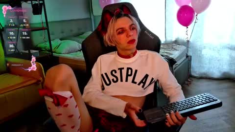 Snapshot of leon_yuugen chatting on 02.09.25 Leon online show from 02.09.25