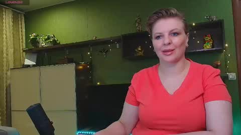 Snapshot of leona_tracie chatting on 03.19.26 Leona tracie online show from 03.19.26