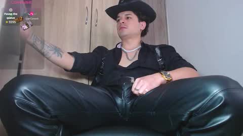 Snapshot of leonal_oconer chatting on 10.10.25 iam leonal online show from 10.10.25