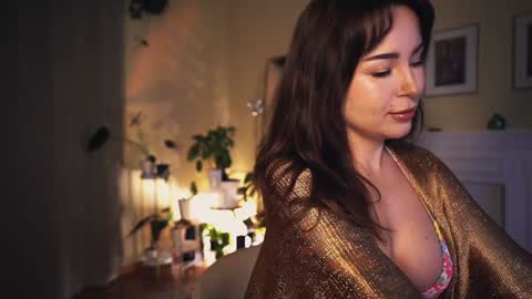 Snapshot of leonamell chatting on 02.07.25 Leo online show from 02.07.25