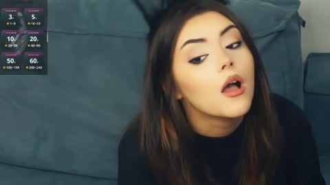 Mia online show from 09.21.25