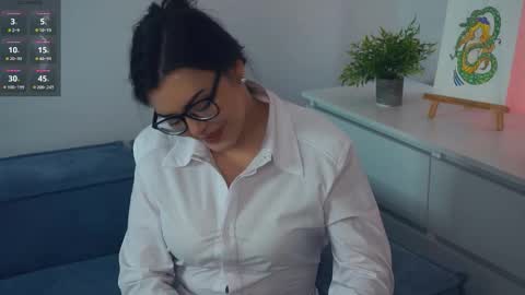 Mia online show from 10.29.25