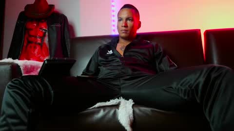 Snapshot of leonnardojaramillo chatting on 12.30.24 Lenardo jaramillo online show from 12.30.24