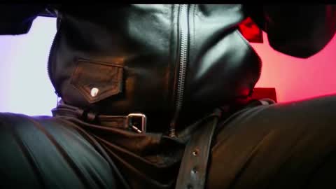 Snapshot of leonnardojaramillo chatting on 10.15.25 Lenardo jaramillo online show from 10.15.25