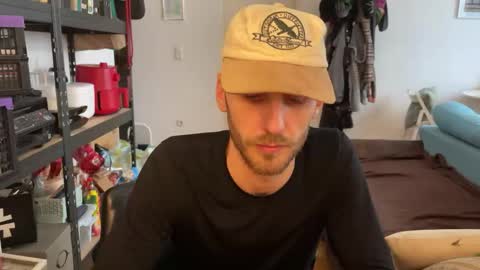 Leon online show from 11.28.25