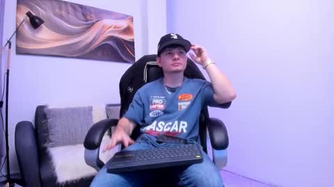 Snapshot of leoo_miller chatting on 11.14.25 Leo online show from 11.14.25