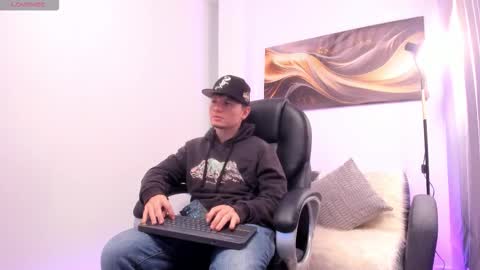 Snapshot of leoo_miller chatting on 11.25.25 Leo online show from 11.25.25