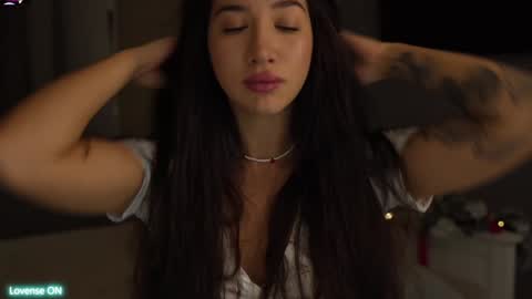 Leora online show from 01.03.25