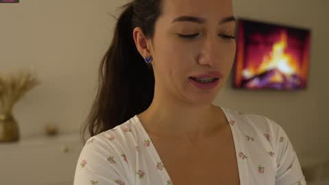 Leora online show from 02.01.25