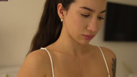 Leora online show from 02.07.25