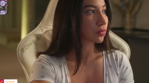 Leora online show from 10.05.25