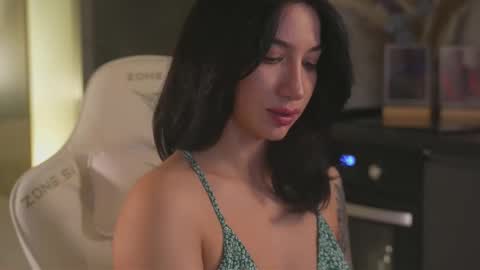 Leora online show from 11.10.25