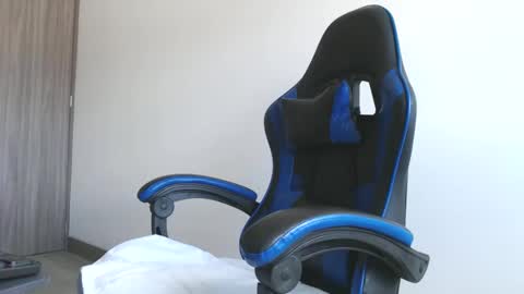 Snapshot of leostorm25 chatting on 09.21.25 leostorm25 online show from 09.21.25