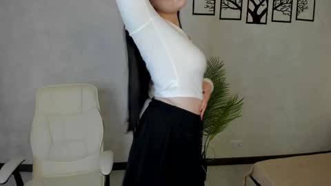 Snapshot of lesley_wins chatting on 09.28.25 Lesley online show from 09.28.25