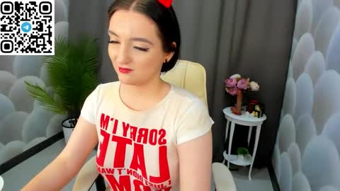 Snapshot of lesley_wins chatting on 11.15.25 Lesley online show from 11.15.25