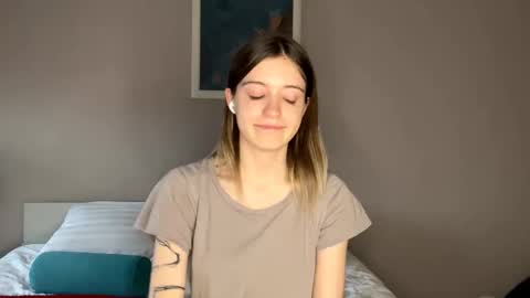 Snapshot of lesleytargett chatting on 11.14.25 Sia online show from 11.14.25