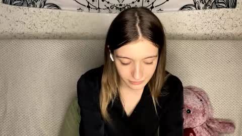 Snapshot of lesleytargett chatting on 11.26.25 Sia online show from 11.26.25