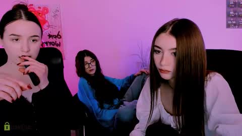 Snapshot of leslie_bird chatting on 02.03.26 leslie_bird online show from 02.03.26