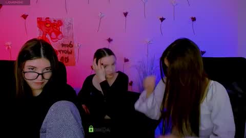 Snapshot of leslie_bird chatting on 02.13.26 leslie_bird online show from 02.13.26