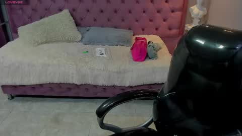 L E S L E Y  AND  D R A K O online show from 08.01.26