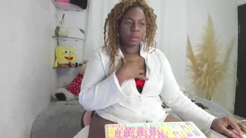 lesliee_brownn online show from 11.26.25