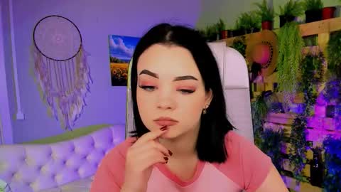 Snapshot of leslierowe chatting on 10.18.25 LeslieRowe online show from 10.18.25