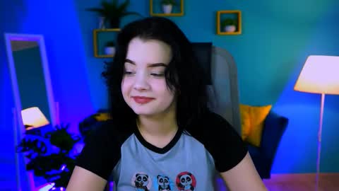 Snapshot of leslierowe chatting on 11.04.25 LeslieRowe online show from 11.04.25