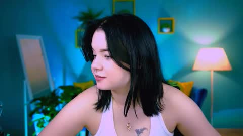 Snapshot of leslierowe chatting on 12.03.25 LeslieRowe online show from 12.03.25