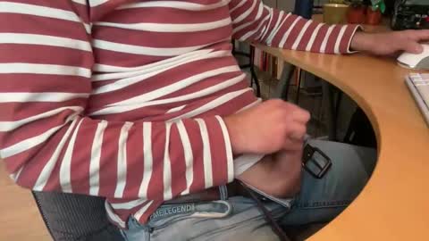 Snapshot of leukurrt chatting on 10.27.25 leukurrt online show from 10.27.25