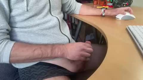 Snapshot of leukurrt chatting on 11.17.25 leukurrt online show from 11.17.25