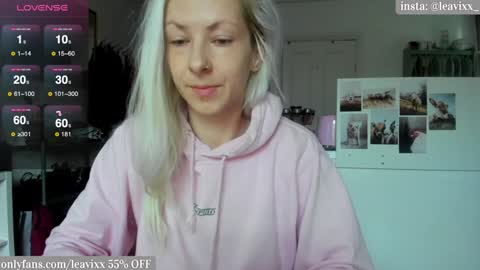 Snapshot of leusee chatting on 12.23.24 LeaVixx online show from 12.23.24