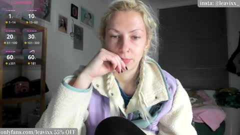 Snapshot of leusee chatting on 03.11.25 LeaVixx online show from 03.11.25