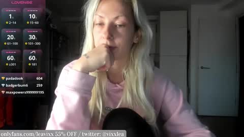 Snapshot of leusee chatting on 11.03.25 LeaVixx online show from 11.03.25