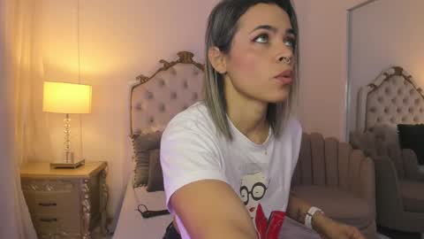 Snapshot of lexa_25_ chatting on 10.03.25 online show from 10.03.25