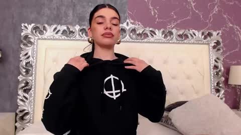Snapshot of lexi__vicious chatting on 12.23.24 lexi__vicious online show from 12.23.24