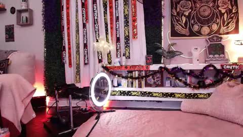 Lexi Smith online show from 10.29.25