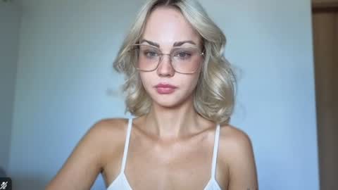 Snapshot of lexie_wild chatting on 06.17.26 Lexie online show from 06.17.26