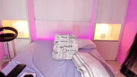 L I A  online show from 03.04.25