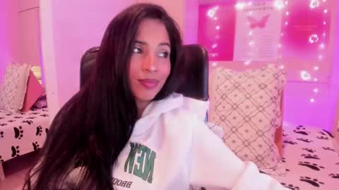 L I A  online show from 10.11.25