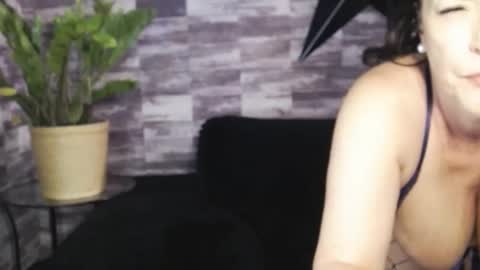 Snapshot of lexywetrain chatting on 11.23.25 lexywetrain online show from 11.23.25